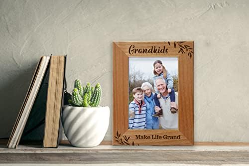 SEDİR SANDIK PAZARI Torunları Hayatı Büyük Yapar, Büyükanne ve Büyükbaba için Oyulmuş Doğal Ahşap Fotoğraf Çerçevesi,