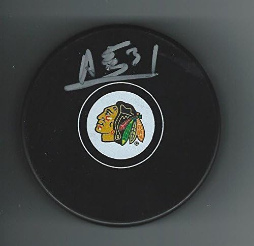 Austin Lotz, Chicago Blackhawks Diskini İmzaladı - İmzalı NHL Diskleri