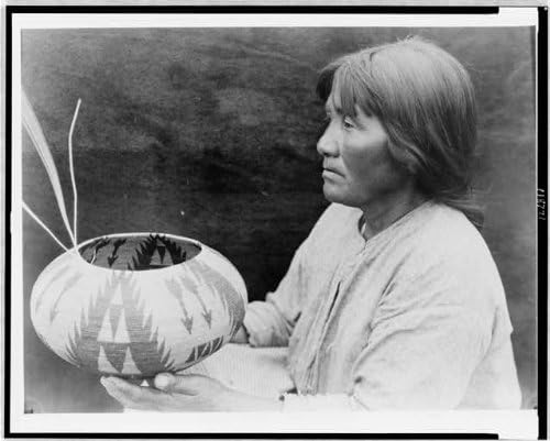 HistoricalFindings Fotoğraf: Bir Göl Mono Sepet Üreticisi, Kızılderili Kadın, Hintli, Edward S. Curtis, c1924